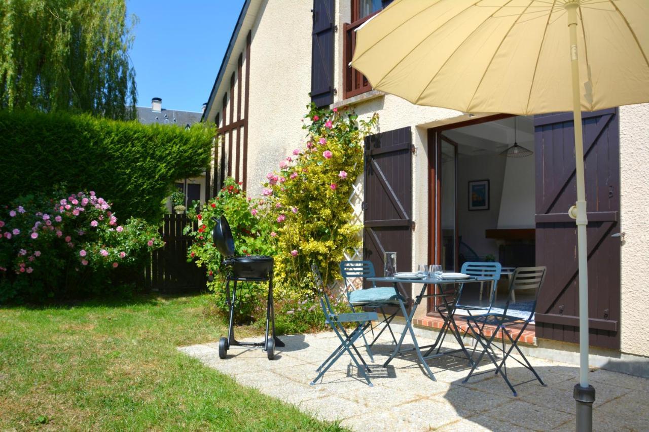With Large Garden 15 Minutes Walk From The *